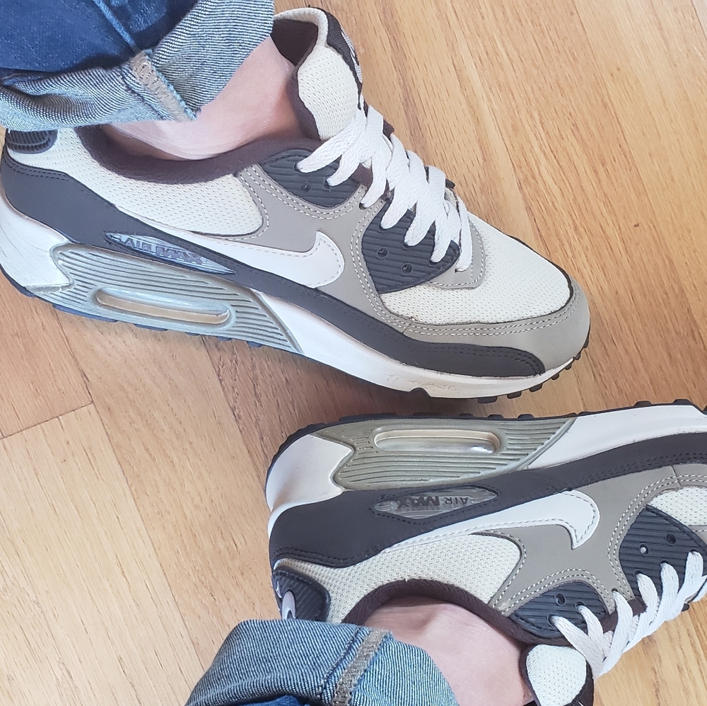 Nike Air Max 90 size 6Y